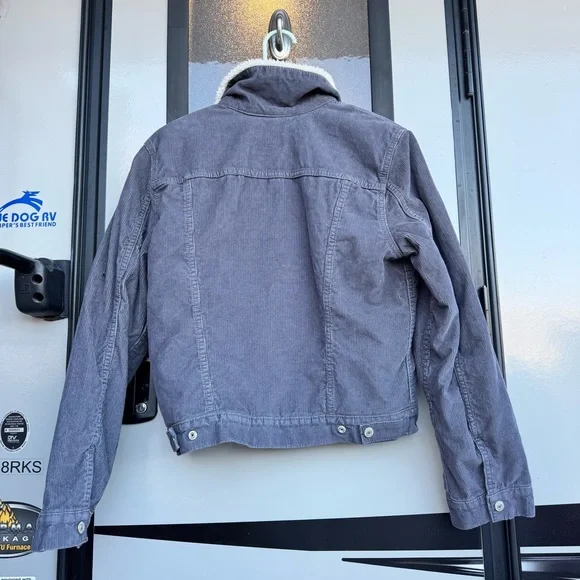 Womens Sherpa lined Levi’s Corduroy Jacket - Picture 2 of 8